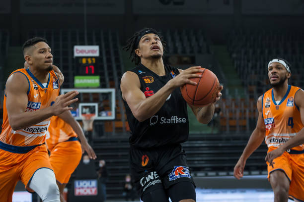 失误频频 失误频频