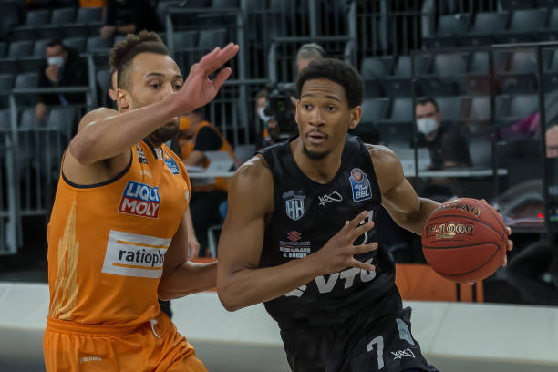 詹姆斯转投 詹姆斯转投